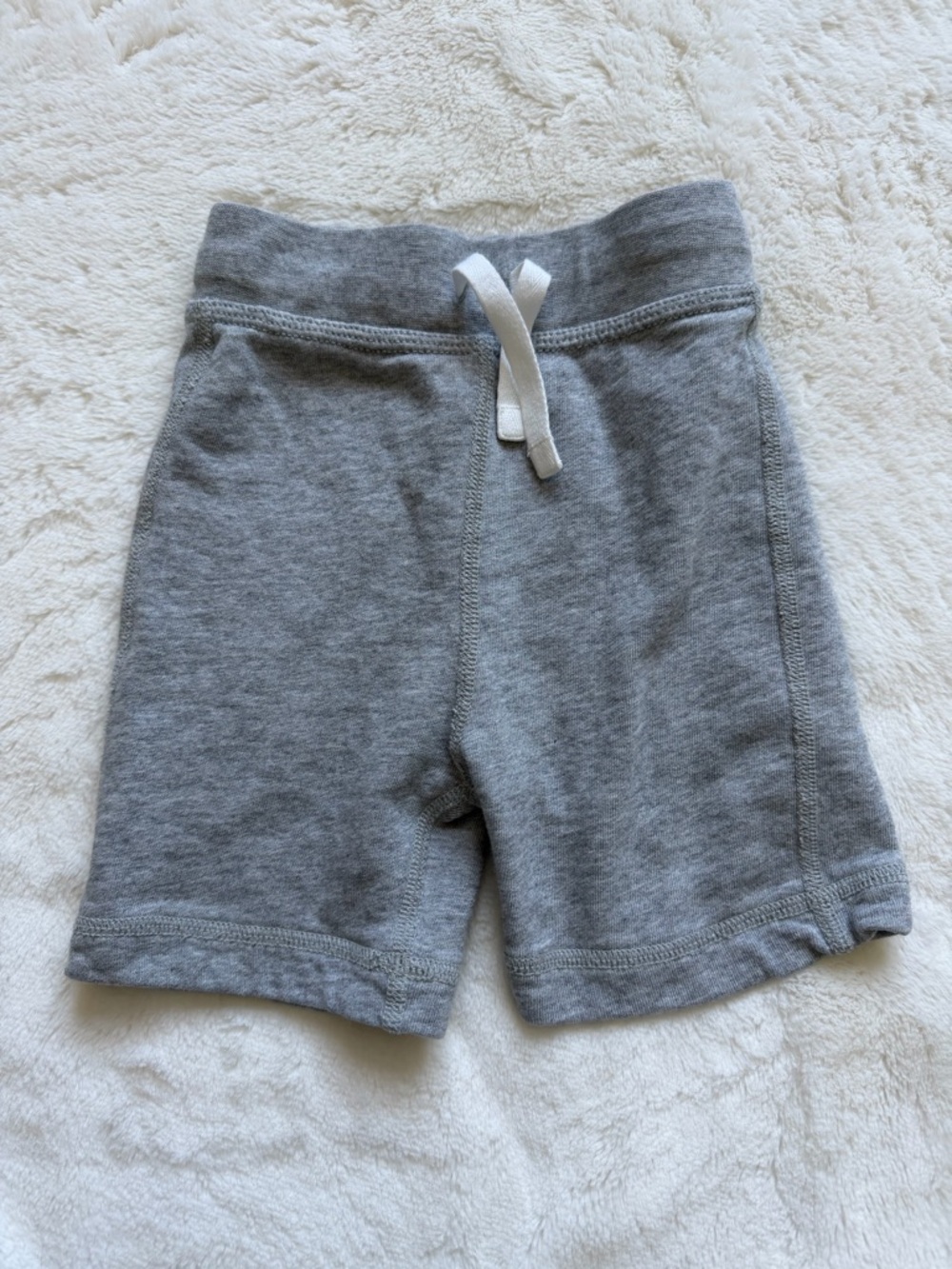Hanna Andersson Heather Gray Knit Pull-On Shorts. Size 2T.
